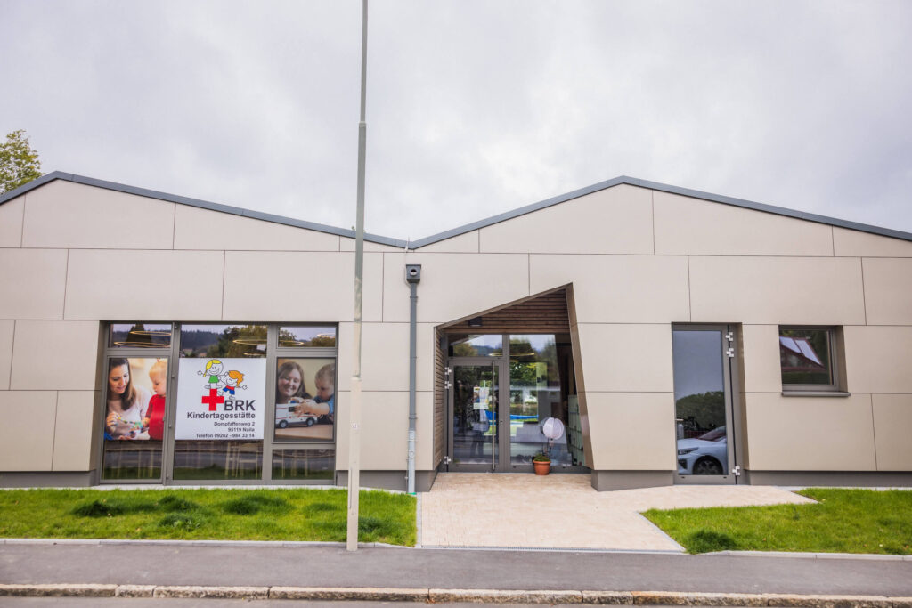 Eingangsbereich der BRK KiTa in Naila