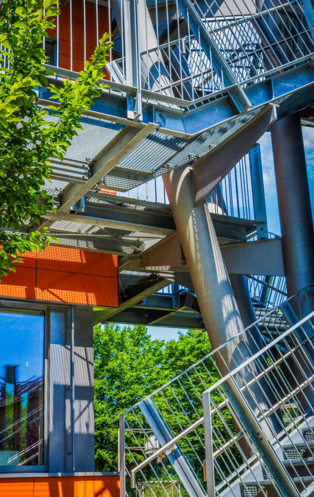 Detailansicht der Fluchttreppe der Fachakademie Hof